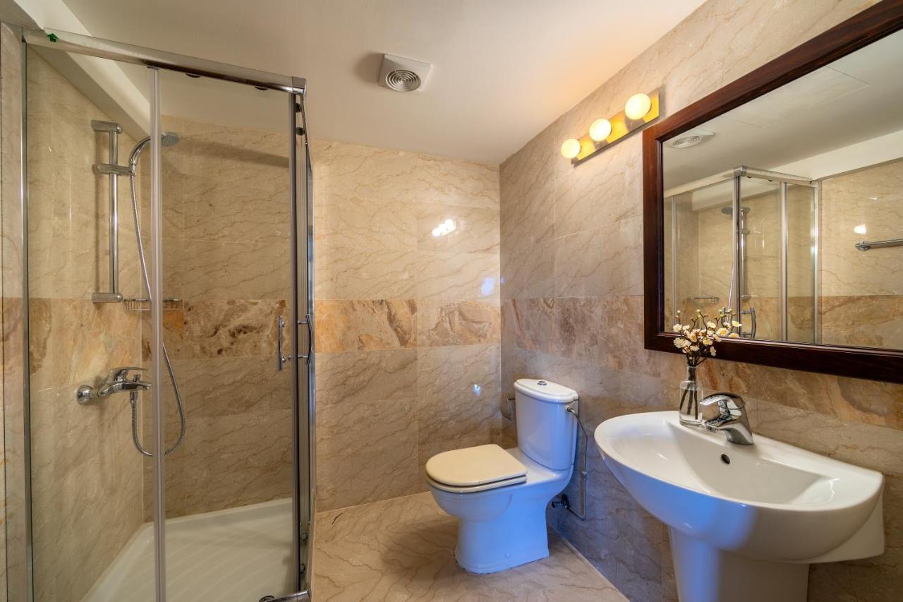 Villa Pandora Beach Front Luxury *