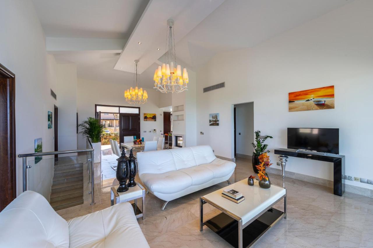 Pandora Beach Front Luxury *