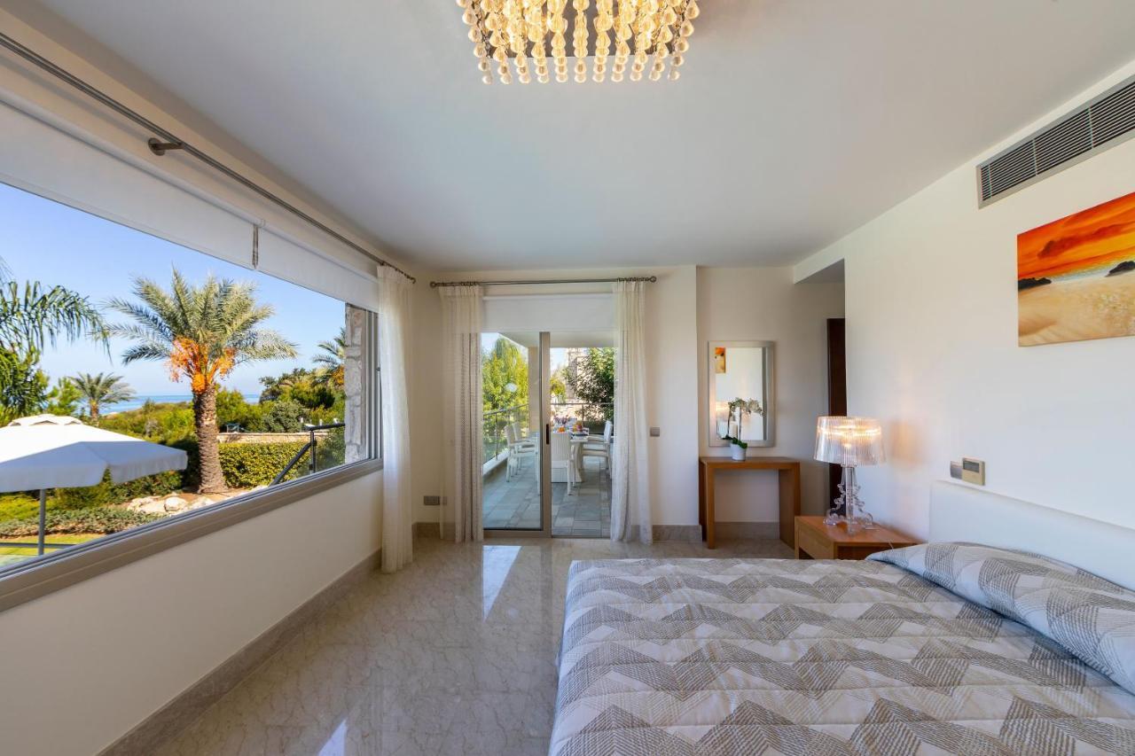 Villa Pandora Beach Front Luxury *